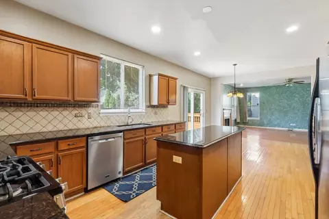 Kitchen - 4051 Tansy Rd, Aurora, IL 60504 photo 4 of 6