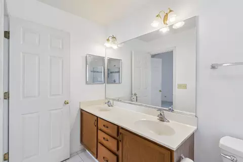 Bath - 4051 Tansy Rd, Aurora, IL 60504 photo 4 of 6
