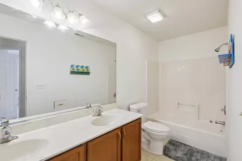 Bath - 4051 Tansy Rd, Aurora, IL 60504 photo 5 of 6