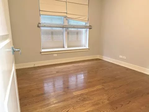 Bedroom - 544 E 46th Pl, Chicago, IL 60653 photo 1 of 2
