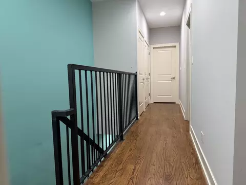 Entry Way - 544 E 46th Pl, Chicago, IL 60653 photo 4 of 5