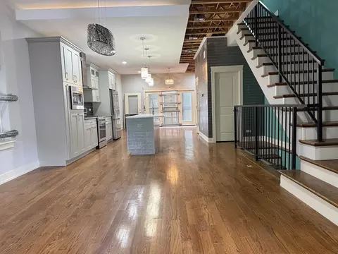Entry Way - 544 E 46th Pl, Chicago, IL 60653 photo 1 of 5