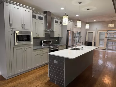 Kitchen - 544 E 46th Pl, Chicago, IL 60653 photo 1 of 4