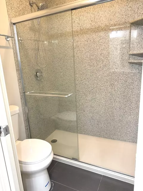 Bath - 544 E 46th Pl, Chicago, IL 60653 photo 4 of 9