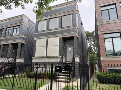 Exterior - 544 E 46th Pl, Chicago, IL 60653 photo 2 of 6