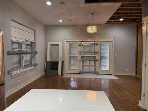 Living - 544 E 46th Pl, Chicago, IL 60653 photo 2 of 5