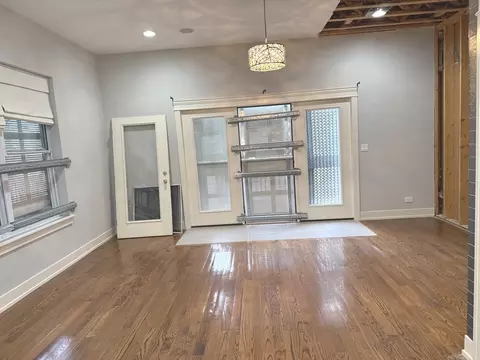 Living - 544 E 46th Pl, Chicago, IL 60653 photo 4 of 5