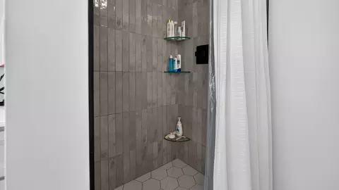 Bath - 4003 Rockledge Rd, Bloomington, IL 61705 photo 5 of 8