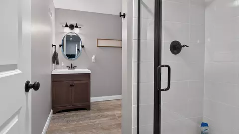 Bath - 4003 Rockledge Rd, Bloomington, IL 61705 photo 8 of 8