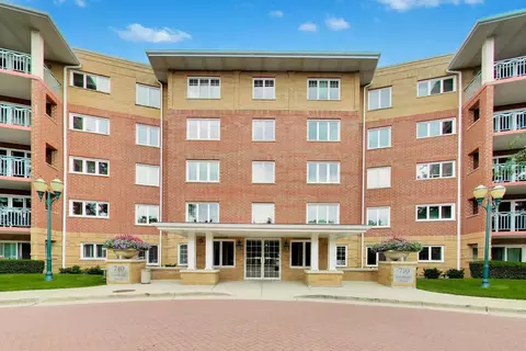 710 Creekside Dr #101, Mount Prospect, IL 60056