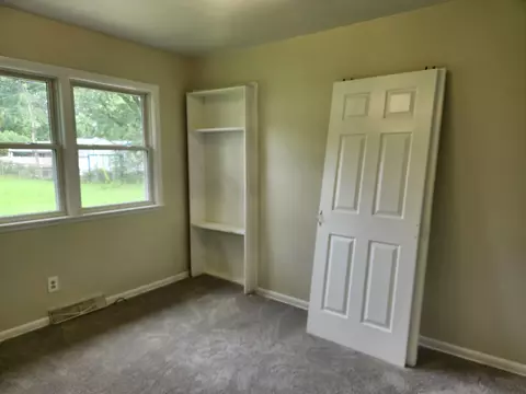 Bedroom - 914 Oakleaf Ave, Mchenry, IL 60051 photo 2 of 6
