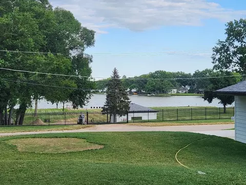 View/Area - 914 Oakleaf Ave, Mchenry, IL 60051 photo 1 of 1