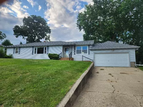 Exterior - 914 Oakleaf Ave, Mchenry, IL 60051 photo 2 of 8