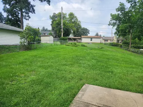 Exterior - 914 Oakleaf Ave, Mchenry, IL 60051 photo 7 of 8
