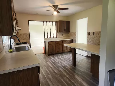 Kitchen - 914 Oakleaf Ave, Mchenry, IL 60051 photo 3 of 3