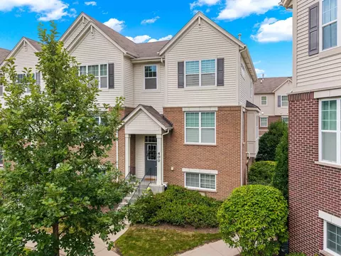 400 Concord Ct, Morton Grove, IL 60053
