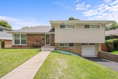 1015 S Leslie Ln, Villa Park, IL 60181