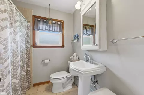 Bath - 14721 Lakeside Ave, Dolton, IL 60419 photo 1 of 2