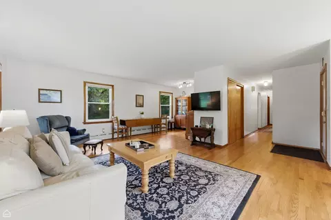 Living - 14721 Lakeside Ave, Dolton, IL 60419 photo 3 of 4