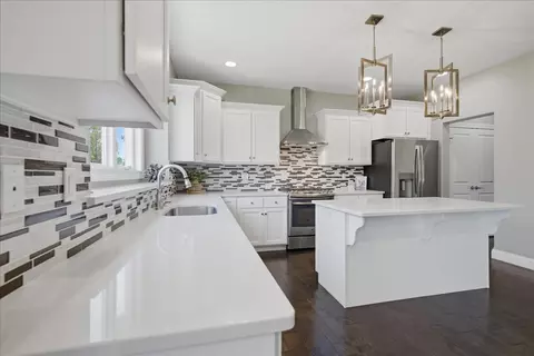 Kitchen - 205 Eldon Dr, Downs, IL 61736 photo 5 of 6