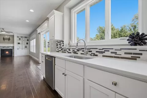 Kitchen - 205 Eldon Dr, Downs, IL 61736 photo 4 of 6