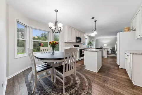 Kitchen - 2860 Weld Rd, Elgin, IL 60124 photo 1 of 3