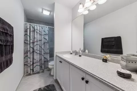 Bath - 2860 Weld Rd, Elgin, IL 60124 photo 3 of 3