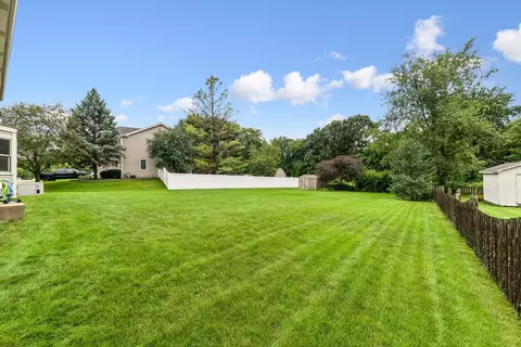 Exterior - 2860 Weld Rd, Elgin, IL 60124 photo 2 of 3