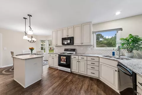Kitchen - 2860 Weld Rd, Elgin, IL 60124 photo 3 of 3