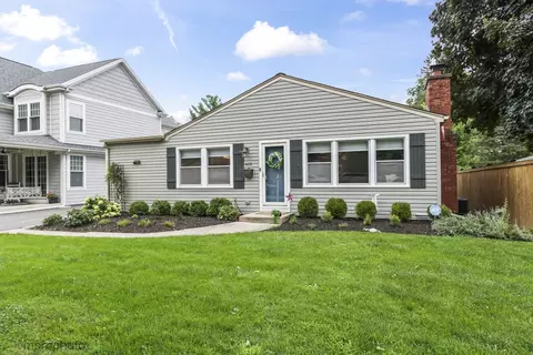 615 N Hickory Ave, Arlington Heights, IL 60004