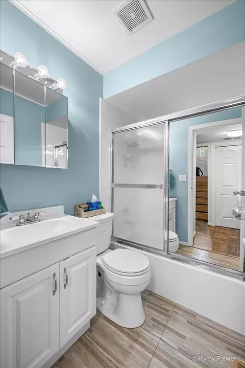 Bath - 1255 Mayfield Ln, Hoffman Estates, IL 60169 photo 2 of 2