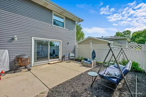 Exterior - 1255 Mayfield Ln, Hoffman Estates, IL 60169 photo 7 of 7