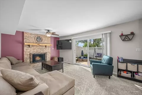Living - 1255 Mayfield Ln, Hoffman Estates, IL 60169 photo 4 of 5
