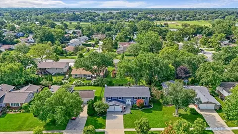 View/Area - 1255 Mayfield Ln, Hoffman Estates, IL 60169 photo 4 of 9