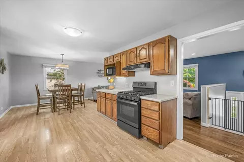 Kitchen - 1255 Mayfield Ln, Hoffman Estates, IL 60169 photo 3 of 4