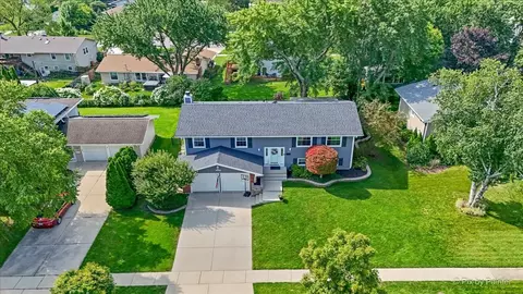 View/Area - 1255 Mayfield Ln, Hoffman Estates, IL 60169 photo 2 of 9