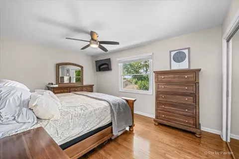 Bedroom - 1255 Mayfield Ln, Hoffman Estates, IL 60169 photo 1 of 4
