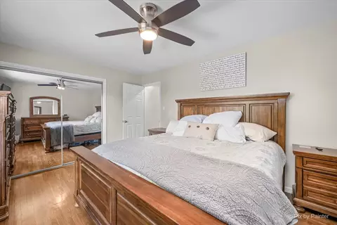 Bedroom - 1255 Mayfield Ln, Hoffman Estates, IL 60169 photo 2 of 4