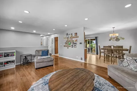 Living - 1255 Mayfield Ln, Hoffman Estates, IL 60169 photo 2 of 5