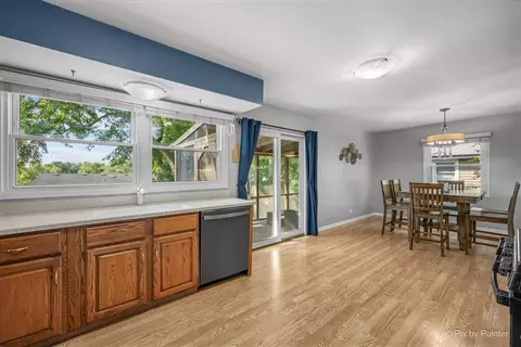 Kitchen - 1255 Mayfield Ln, Hoffman Estates, IL 60169 photo 4 of 4