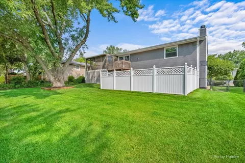 Exterior - 1255 Mayfield Ln, Hoffman Estates, IL 60169 photo 5 of 7