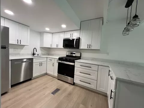 Kitchen - 89 Maude Ave, Fox Lake, IL 60020 photo 2 of 3
