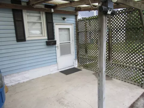 Exterior - 321 E Cleveland St, Cullom, IL 60929 photo 2 of 4