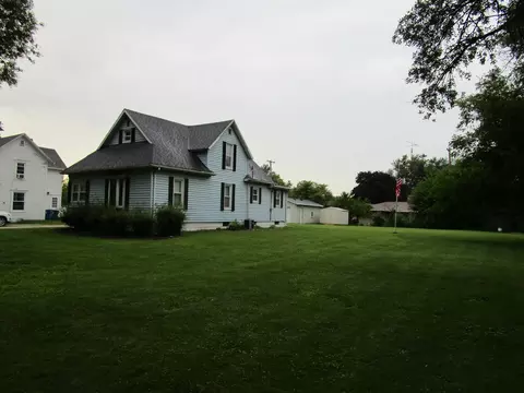 Exterior - 321 E Cleveland St, Cullom, IL 60929 photo 3 of 4