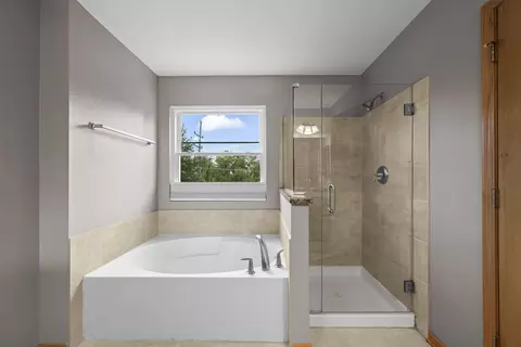 Bath - 2072 Norwich Dr, Bartlett, IL 60103 photo 3 of 5