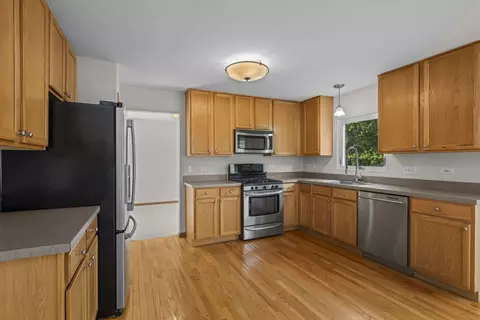 Kitchen - 2072 Norwich Dr, Bartlett, IL 60103 photo 3 of 4