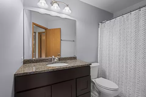 Bath - 2072 Norwich Dr, Bartlett, IL 60103 photo 4 of 5