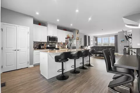 Kitchen - 47 Nicholas Dr E, Des Plaines, IL 60016 photo 1 of 2