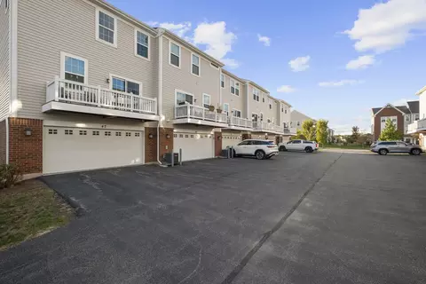 Exterior - 47 Nicholas Dr E, Des Plaines, IL 60016 photo 3 of 4