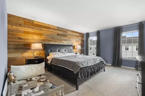 Bedroom - 47 Nicholas Dr E, Des Plaines, IL 60016 photo 1 of 4